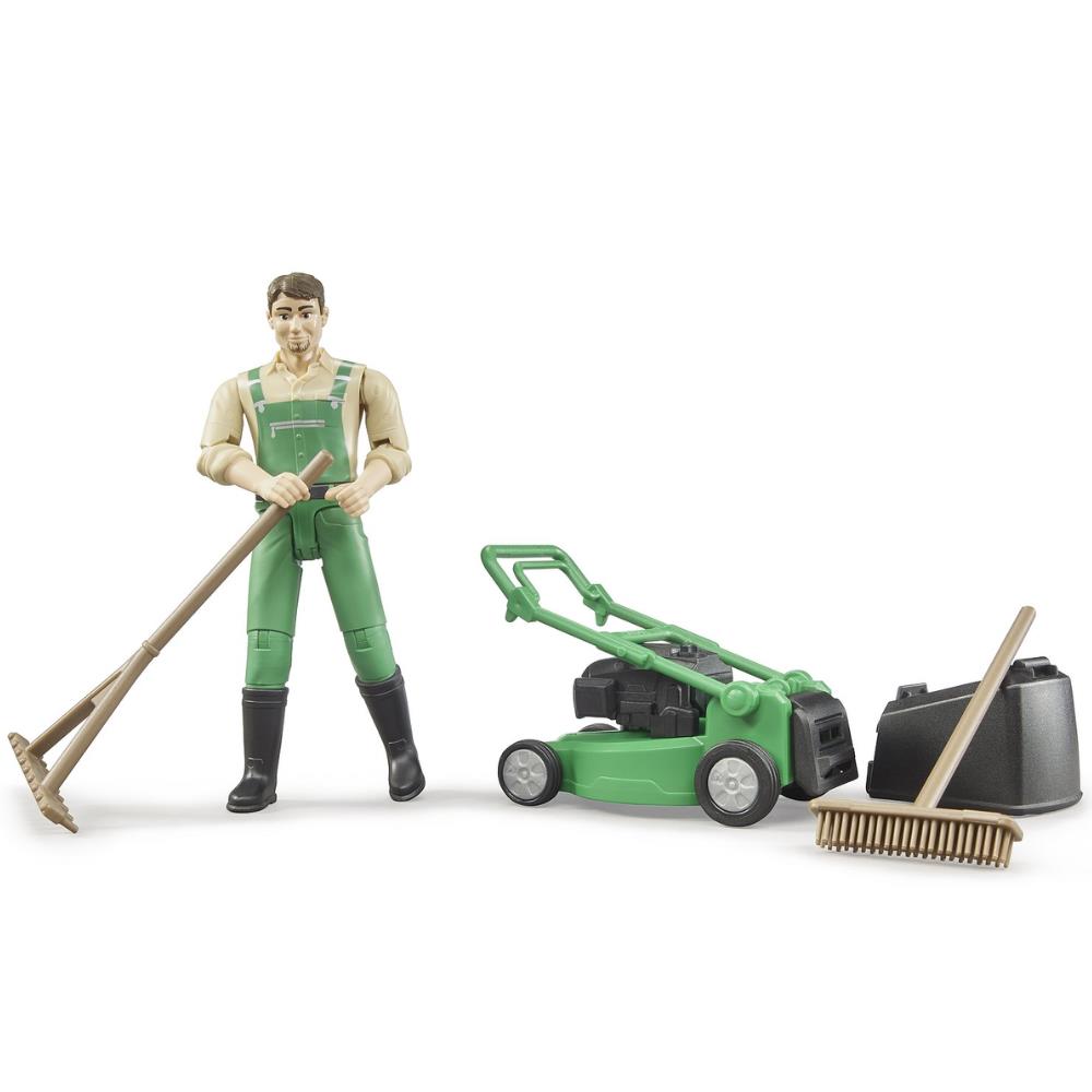 Frère jardinier avec tondeuse à gazon et outils de jardin