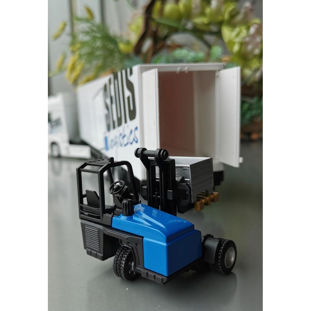 Camion Mercedes Bburago avec chariot élévateur et accessoires