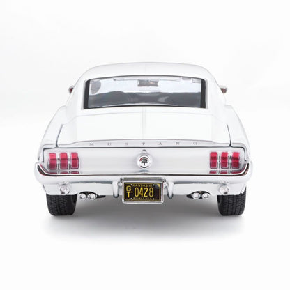 Maisto Ford Mustang GT Cobra 1968 blanche 1/18