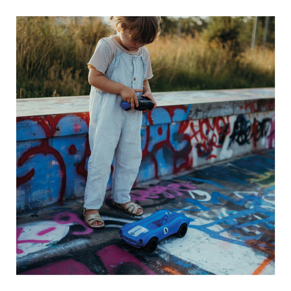 Ferngesteuertes Auto 1:12 blau