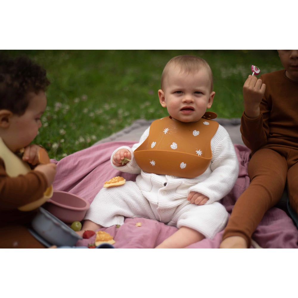 *Bavoir en silicone SOINA, marron-tropical